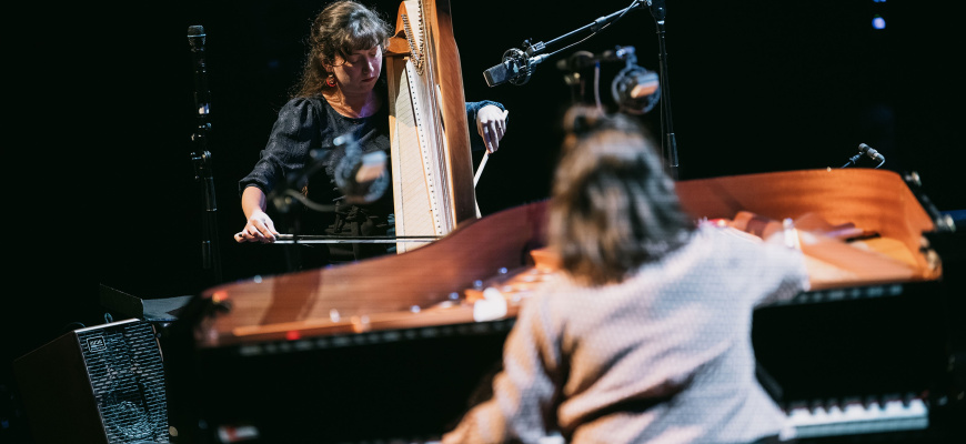 Peggy Buard &amp; Émilie Chevillard + Stranded Horse Rock/Pop/Folk